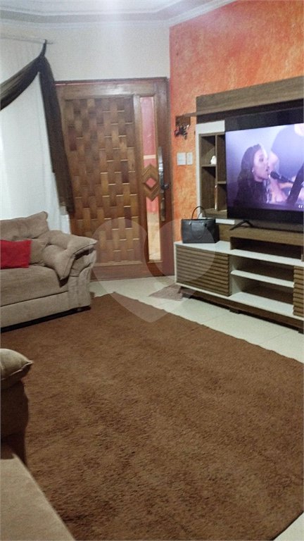 Sobrado à venda com 3 quartos, sendo 1 suíte,  em Vila Nova Cintra, Mogi das Cruzes, SP