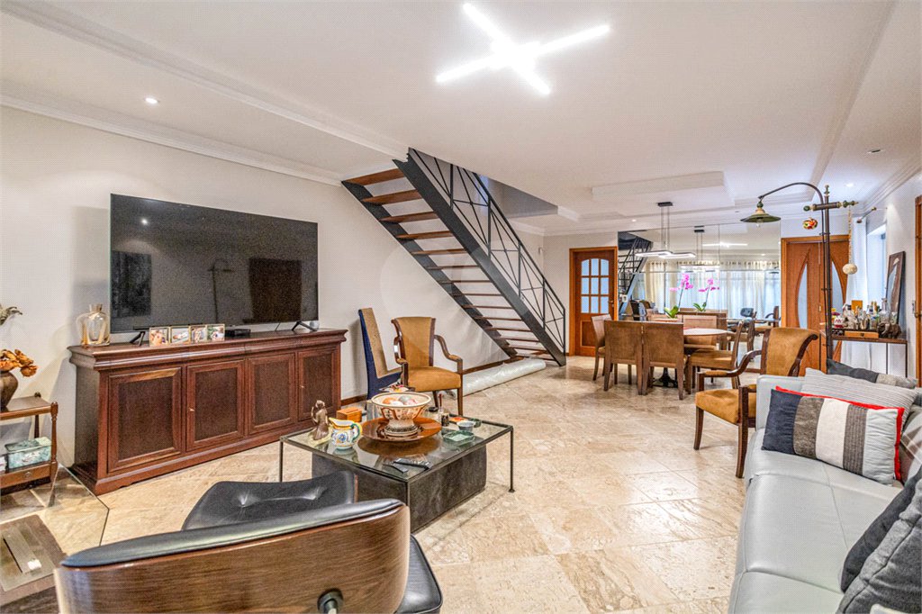 Sobrado à venda com 3 quartos, sendo 1 suíte,  em Vila Mariana, São Paulo, SP