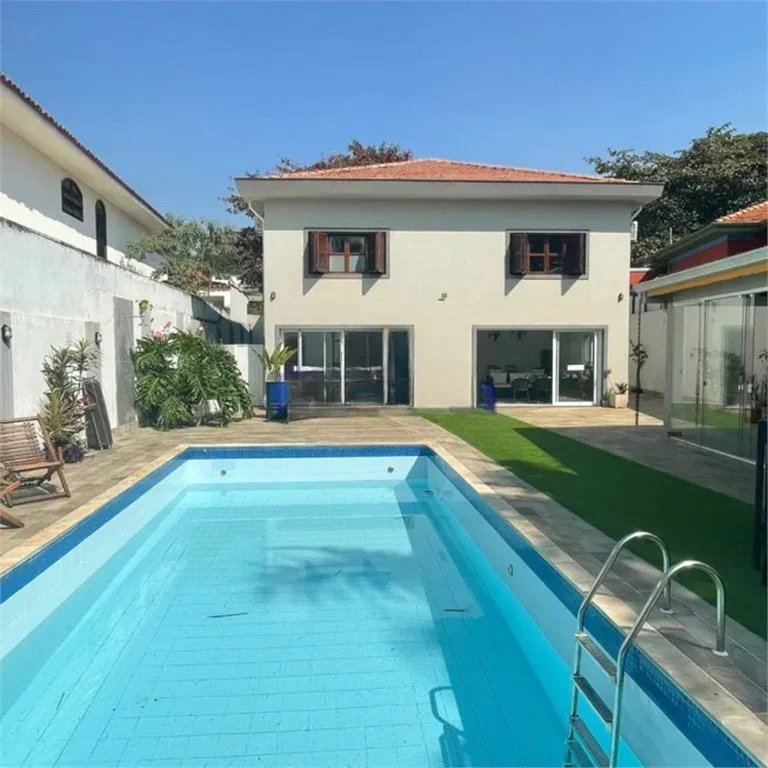Sobrado à venda com 4 quartos, sendo 2 suítes,  em Lapa, São Paulo, SP