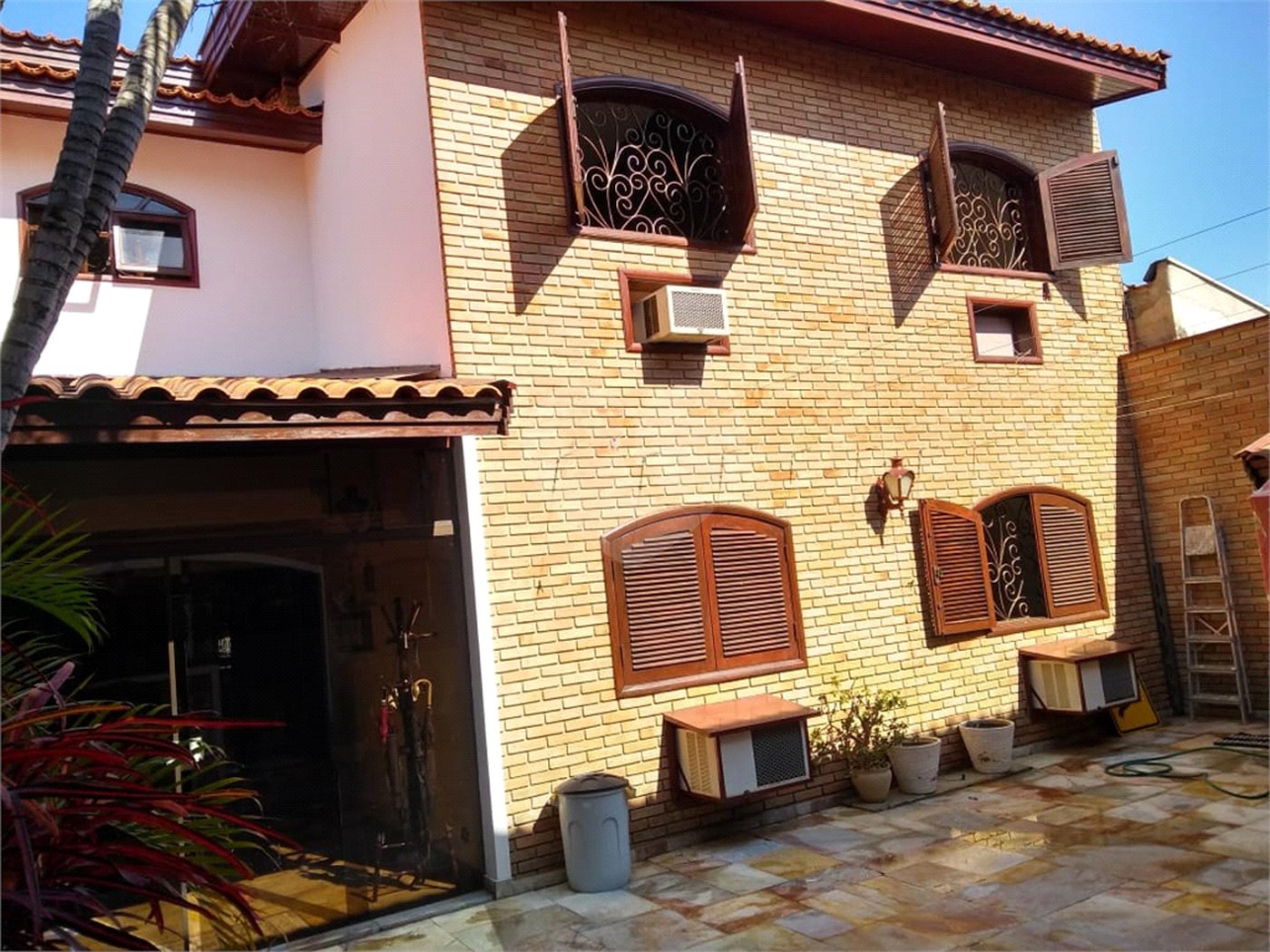 Casa à venda com 6 quartos, sendo 2 suítes,  em Jardim Leocádia, Sorocaba, SP