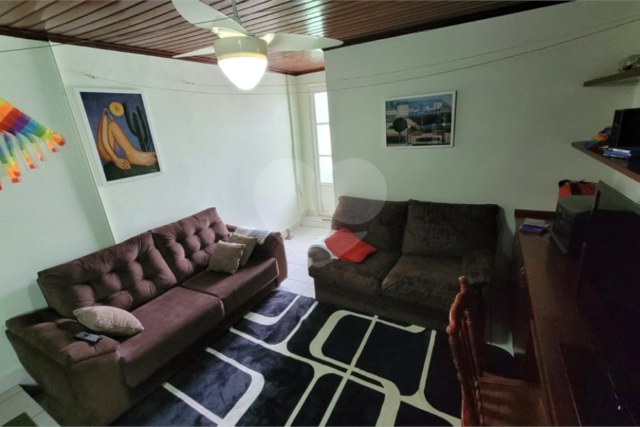 Casa à venda com 4 quartos, sendo 1 suíte, em Parque Maria Domitila, São Paulo, SP