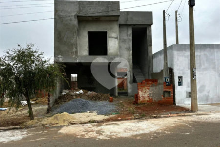 Casa à venda com 3 quartos, sendo 1 suíte, em Residencial Villaggio Di Capri, Itapetininga, SP