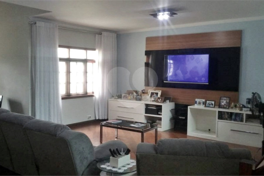 Sobrado à venda com 6 quartos, sendo 4 suítes, em Tremembé, São Paulo, SP