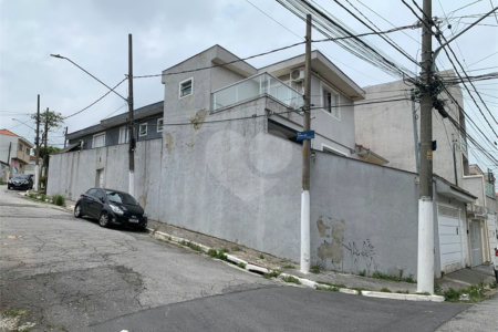 Sobrado à venda com 3 suítes em Vila Nivi, São Paulo, SP