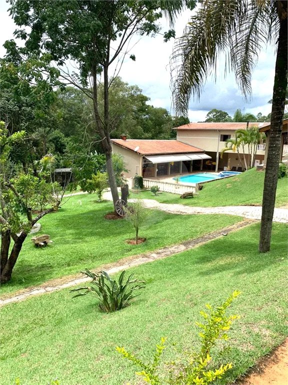 Casa à venda com 10 quartos, sendo 3 suítes, no condomínio Chácaras Campo Verde, Campo Limpo Paulista - SP