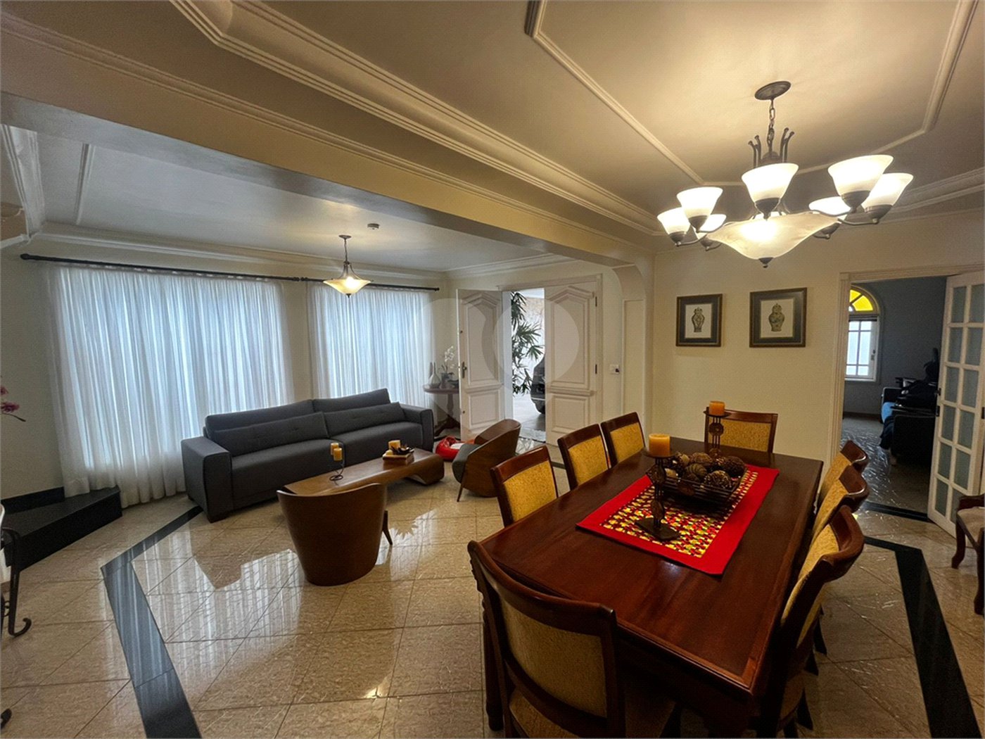 Casa à venda com 6 quartos, sendo 3 suítes, no Centro, Itapetininga, SP