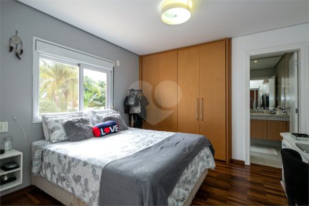Casa à venda com 5 quartos, sendo 4 suítes, no condomínio Villa de Monterey, São Paulo - SP