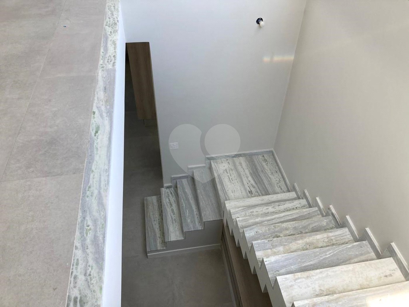 Casa à venda com 3 quartos, sendo 1 suíte,  no condomínio Monterey Ville, Mogi das Cruzes - SP