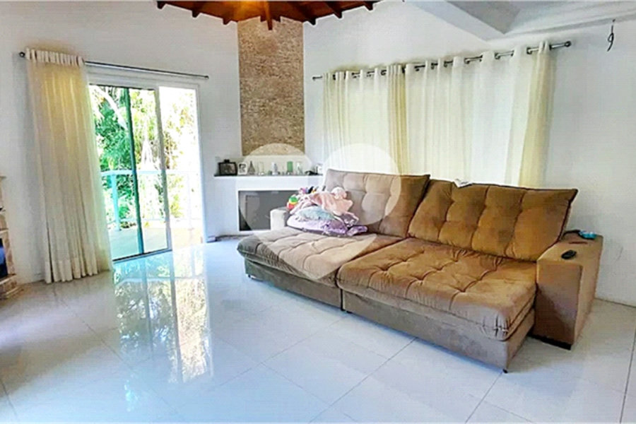 Casa à venda com 4 quartos, sendo 2 suítes,  no condomínio Sausalito, Mairiporã - SP
