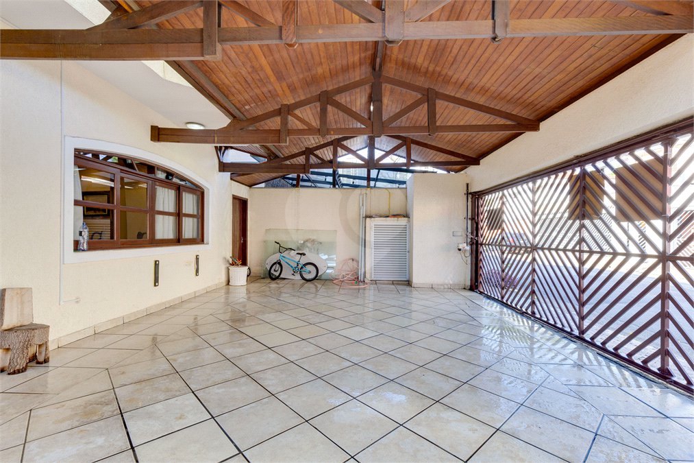 Sobrado à venda com 4 quartos, sendo 1 suíte, em Alto da Boa Vista, São Paulo, SP