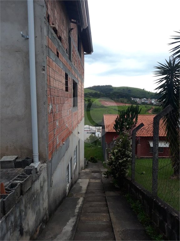 Sobrado à venda com 5 quartos, sendo 1 suíte,  no Centro, Bom Jesus dos Perdões, SP