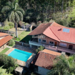 Chácara à venda com 5 quartos, sendo 4 suítes, no condomínio Estância dos Lagos, Atibaia - SP