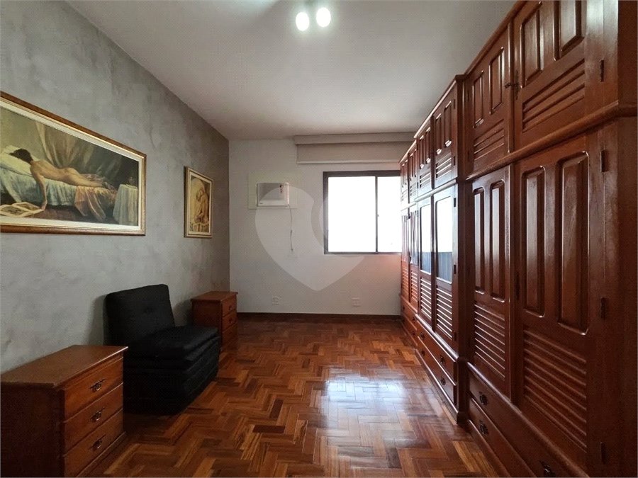 Apartamento à venda com 2 quartos, sendo 1 suíte,  em Laranjeiras, Rio de Janeiro, RJ