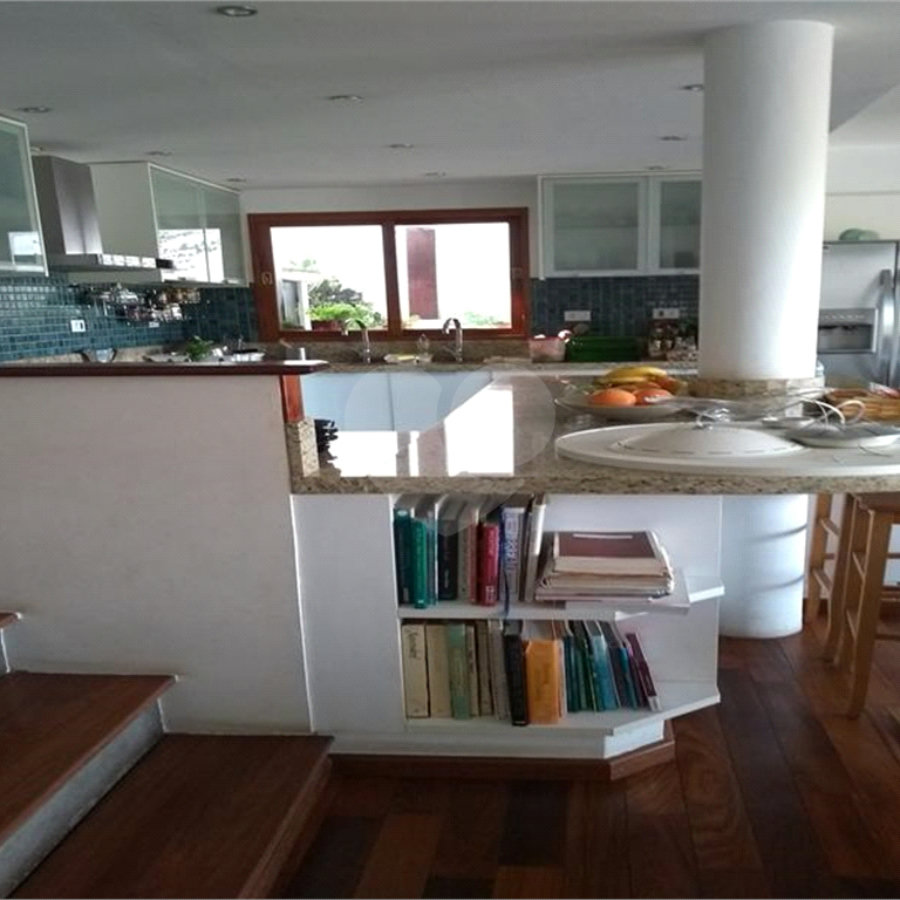 Casa à venda com 5 suítes em Vila Pirajussara, São Paulo, SP