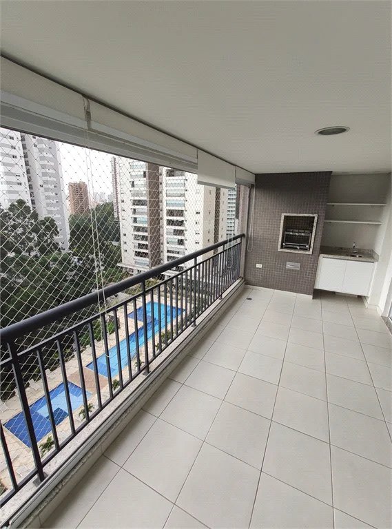 Apartamento à venda ou para alugar com 3 quartos, sendo 1 suíte, em Parque Reboucas, São Paulo, SP