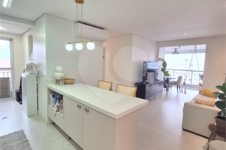 Apartamento à venda com 3 quartos, sendo 1 suíte,  em Vila Andrade, São Paulo, SP