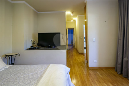 Casa à venda com 4 quartos, sendo 2 suítes, no condomínio Parque das Arvores, São Paulo - SP