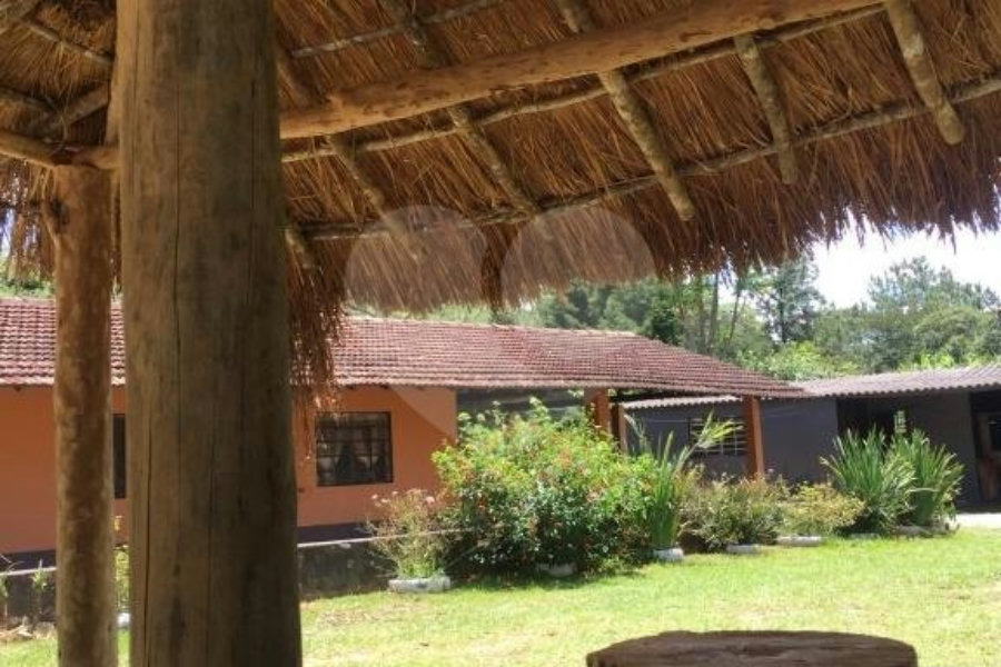 Casa à venda com 6 quartos, sendo 2 suítes,  em Roseira, Mairiporã, SP