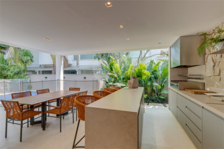 Casa à venda com 3 suítes no condomínio Residencial Canumã, São Paulo - SP
