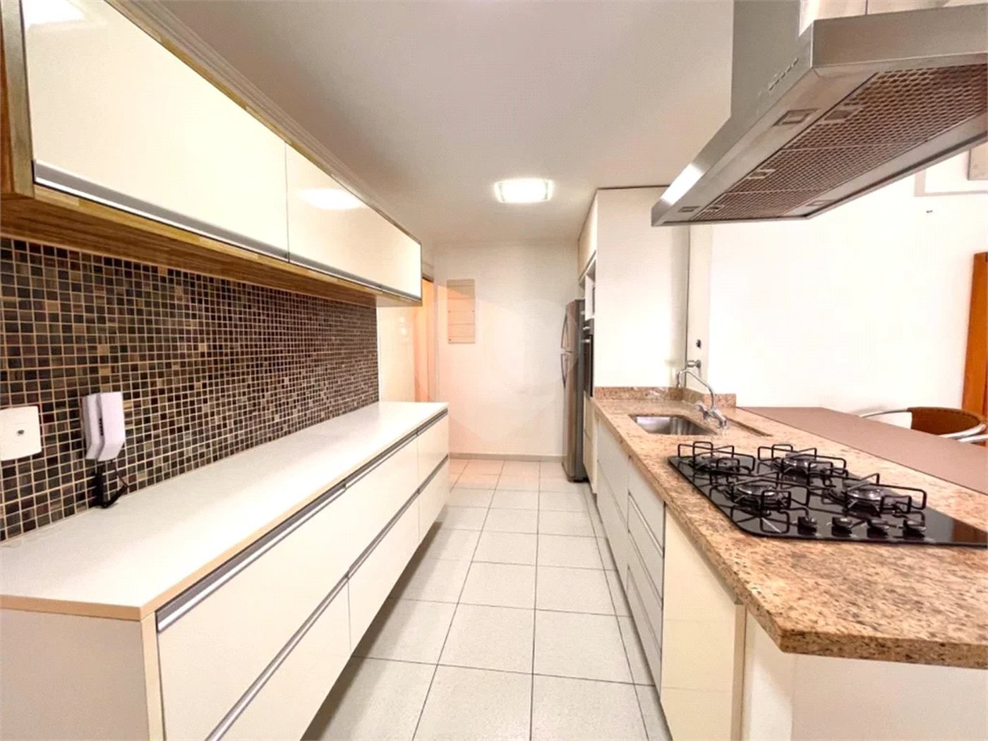 Apartamento à venda com 3 suítes em Riviera de São Lourenço, Bertioga, SP