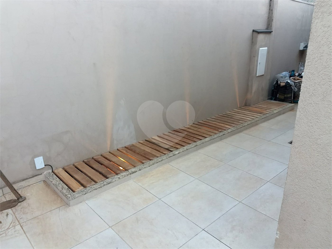 Casa térrea com 2 dormitórios.
