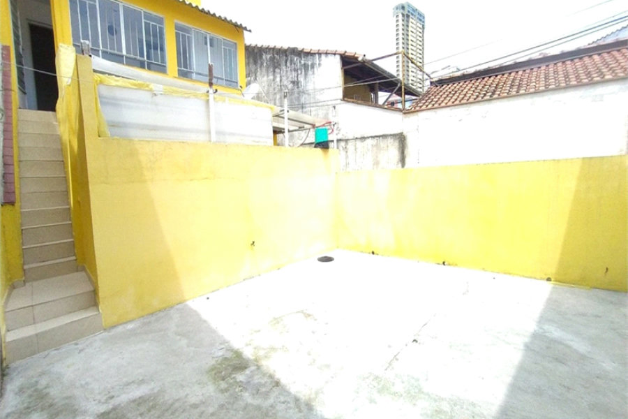 SOBRADO DE 100 M² COM 03 DORMITÓRIOS, VAGA E QUINTAL PARA LOCAÇÃO (OU VENDA) NO JARDIM DO COLEGIO-SANTANA