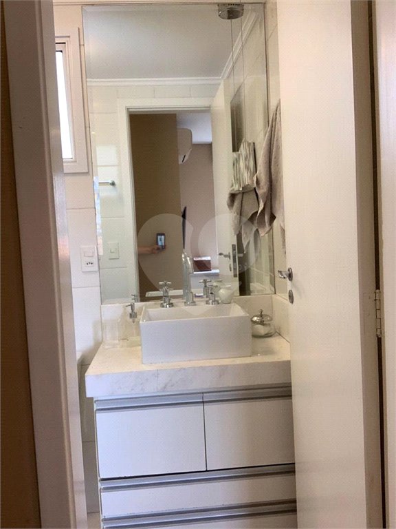 Apartamento á venda na Saúde com 75 m², com 3 dormitórios 1 suíte e 2 vagas de garagem