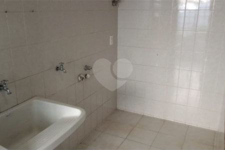 Sobrado amplo com 3 dormitorios e area de lazer a venda