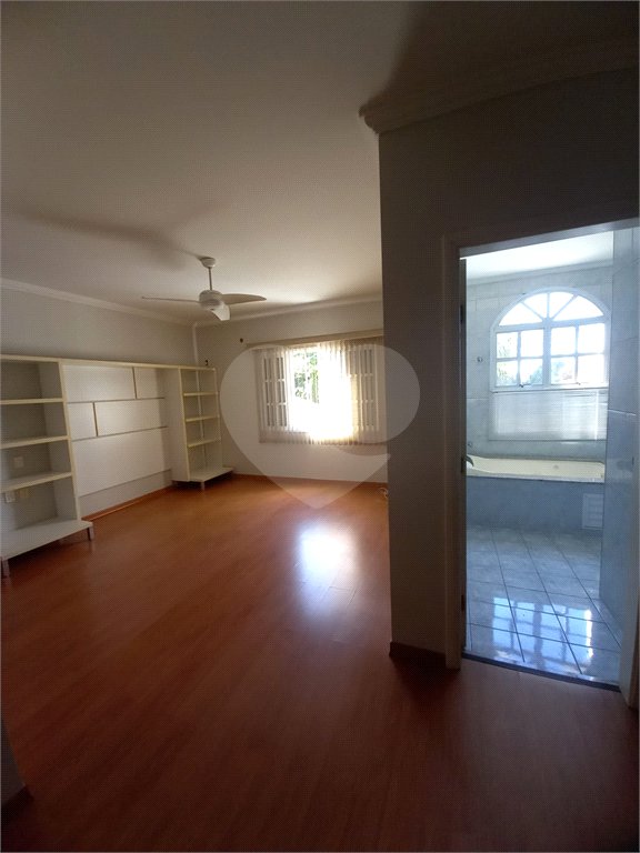 Casa à venda com 5 quartos, sendo 3 suítes, no condomínio Vinhas da Vista Alegre - Lado Sede, Vinhedo - SP
