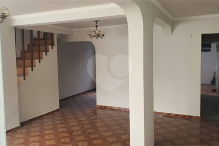 Sobrado à venda com 3 quartos em Vila Nilo, São Paulo, SP