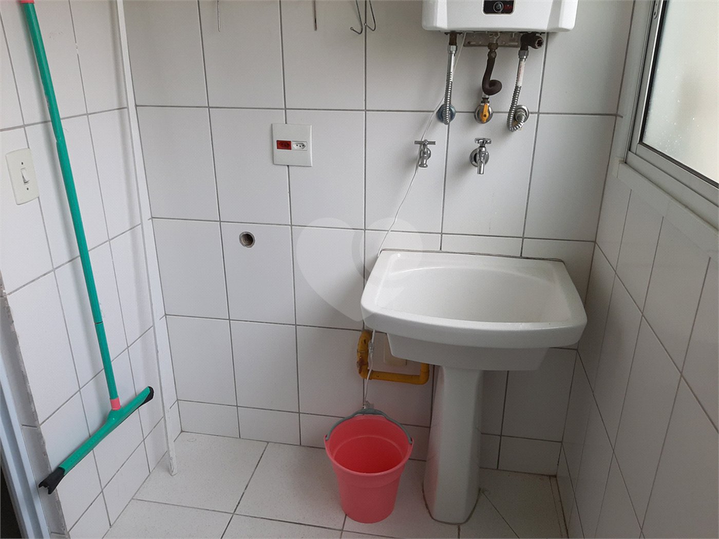 Apartamento à venda ou para alugar com 3 quartos, sendo 1 suíte,  em Vila Suzana, São Paulo, SP