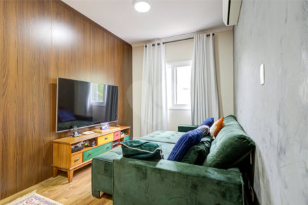 Casa à venda com 4 quartos, sendo 2 suítes, no condomínio Vila dos Ipês, São Paulo - SP