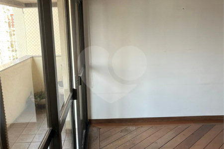 Apartamento à venda com 4 suítes em Vila Uberabinha, São Paulo, SP