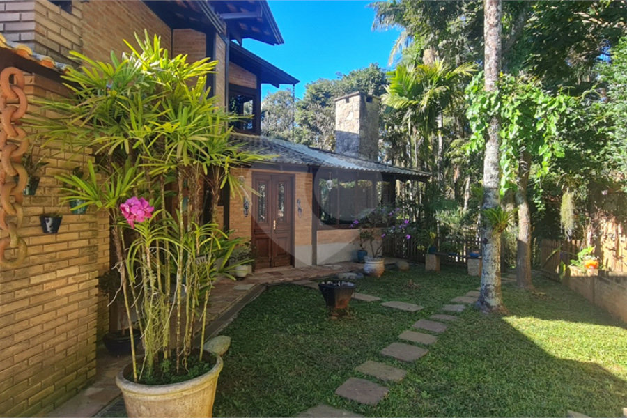 Casa à venda com 4 suítes em Serra da Cantareira, Mairiporã, SP