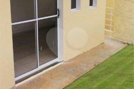 Casa à venda com 3 quartos, sendo 1 suíte, no condomínio Residencial Vila D`ouro, Cotia - SP