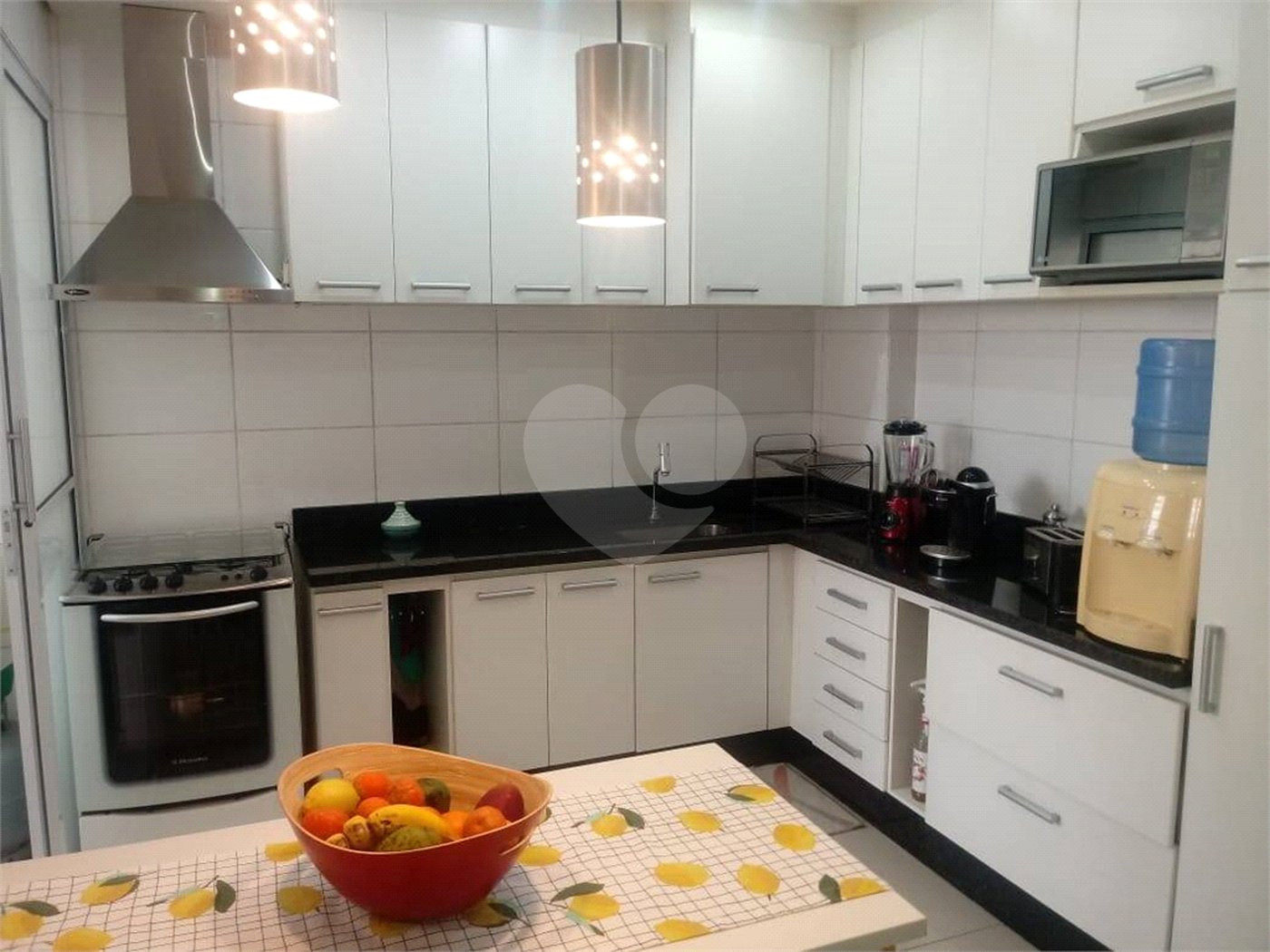 Apartamento à venda com 3 quartos, sendo 1 suíte, no Centro, Poá, SP