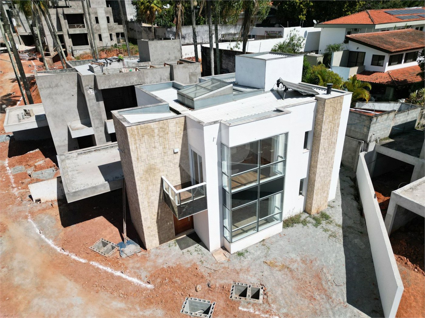 Casa à venda com 4 quartos, sendo 2 suítes, no condomínio Residencial Floresta, São Paulo - SP