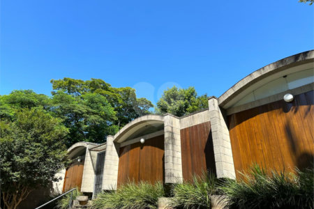 Casa à venda com 5 quartos, sendo 3 suítes, em Morumbi, São Paulo, SP