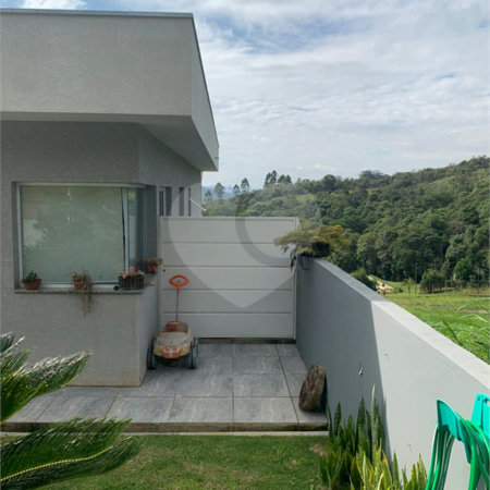 Casa à venda com 3 quartos, sendo 1 suíte, no condomínio Residencial Ponderosa, São Roque - SP