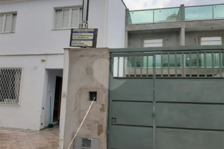 Sobrado à venda com 2 suítes em Vila Nivi, São Paulo, SP