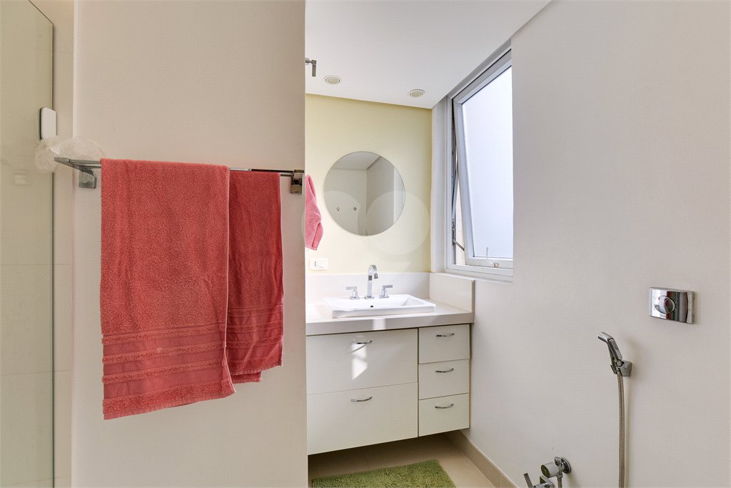 Apartamento à venda com 3 quartos, sendo 2 suítes,  em Alto da Boa Vista, São Paulo, SP