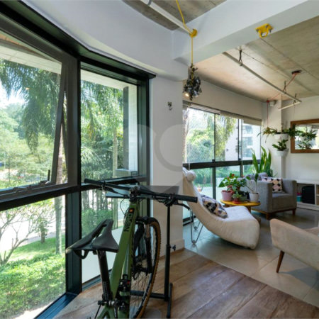 Apartamento à venda com 3 quartos, sendo 1 suíte, em Jardim Morumbi, São Paulo, SP