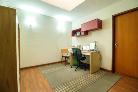 Casa à venda com 3 quartos, sendo 1 suíte, em Alto da Boa Vista, São Paulo, SP