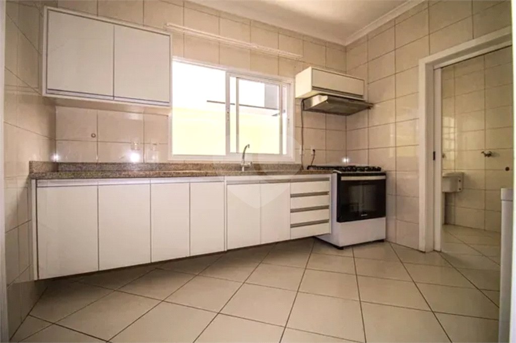Casa à venda com 4 quartos, sendo 3 suítes,  no condomínio Altos da Serra Vi, São José dos Campos - SP