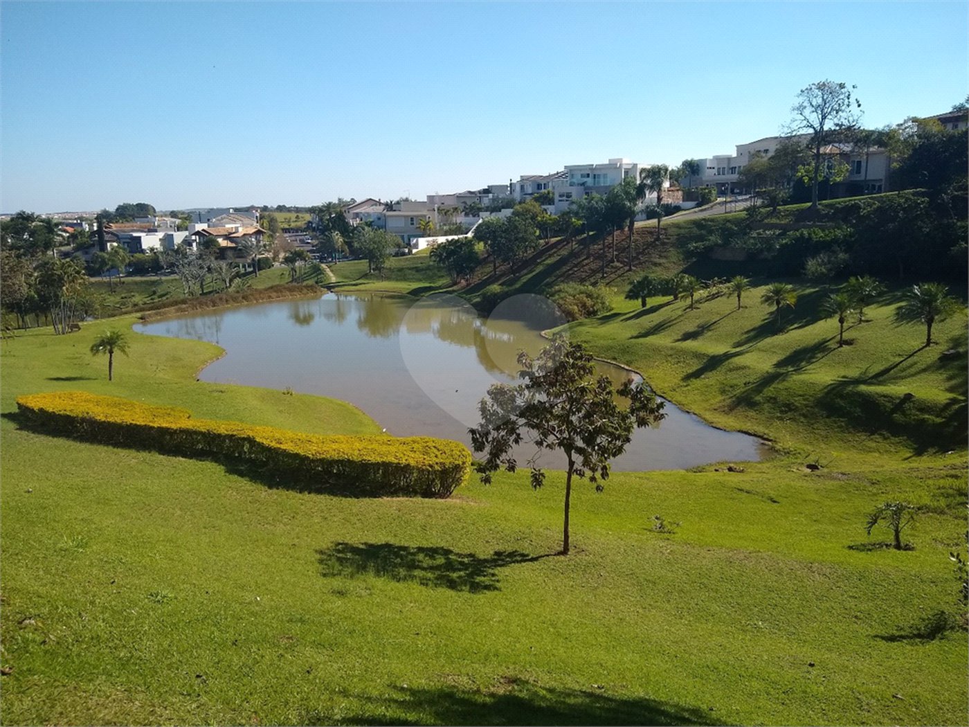 Casa à venda ou para alugar com 3 suítes no condomínio Jardim Vila Paradiso, Indaiatuba - SP