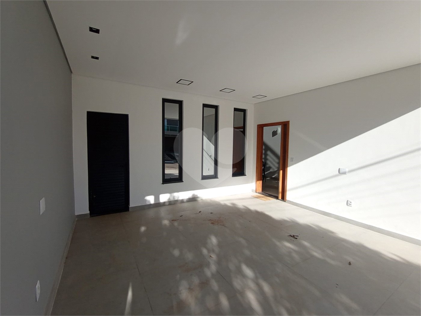 Casa à venda com 3 quartos, sendo 1 suíte, no condomínio Lago dos Ipês, Itapetininga - SP