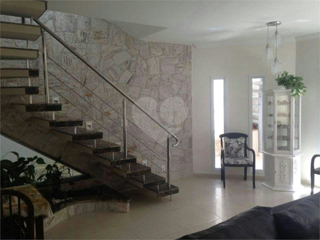 Casa à venda com 4 suítes em Solemar, Praia Grande, SP
