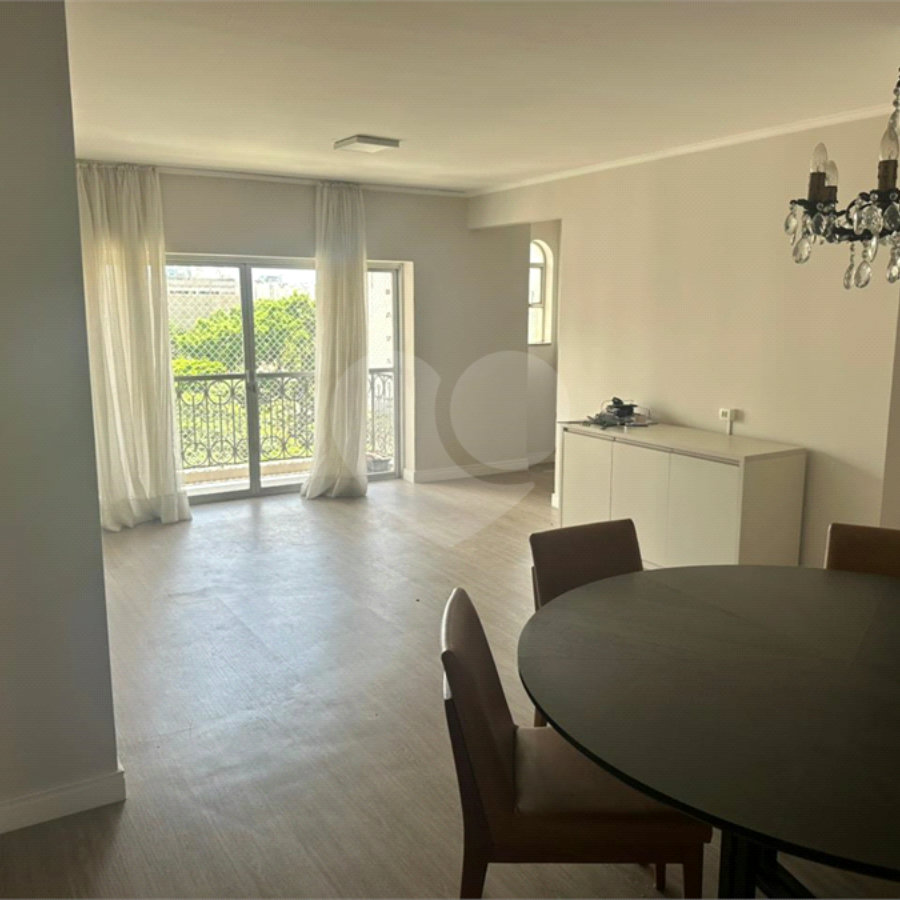 Apartamento à venda no Campo Belo- Para reforma