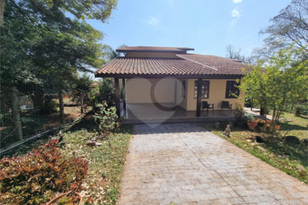 Casa à venda com 4 quartos, sendo 2 suítes, em Bosque, Vinhedo, SP