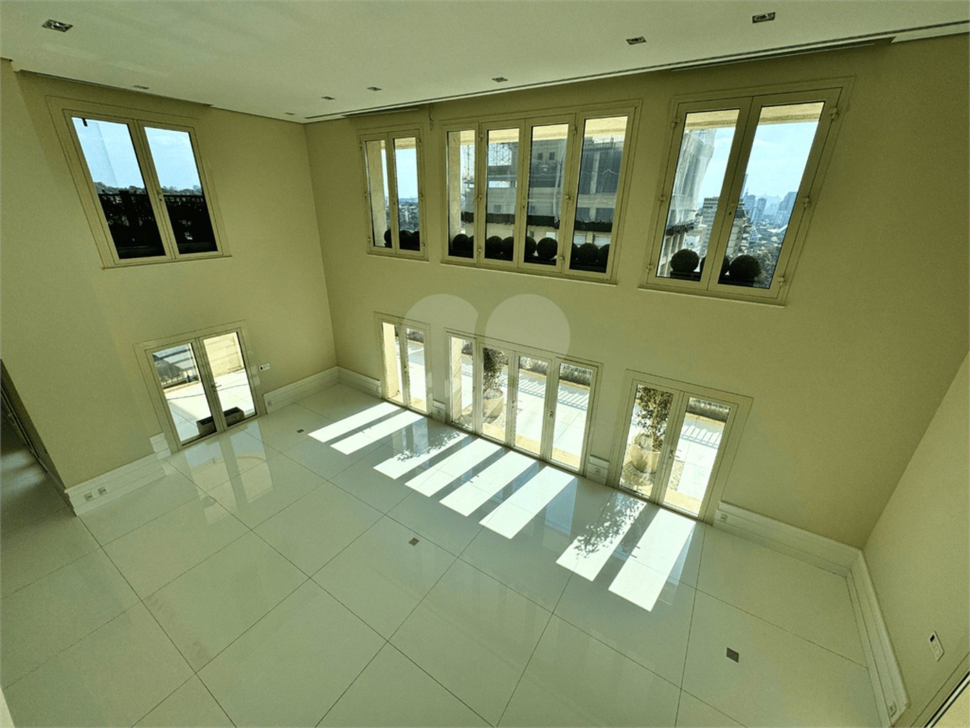 Duplex à venda ou para alugar com 5 suítes em Jardim Europa, São Paulo, SP